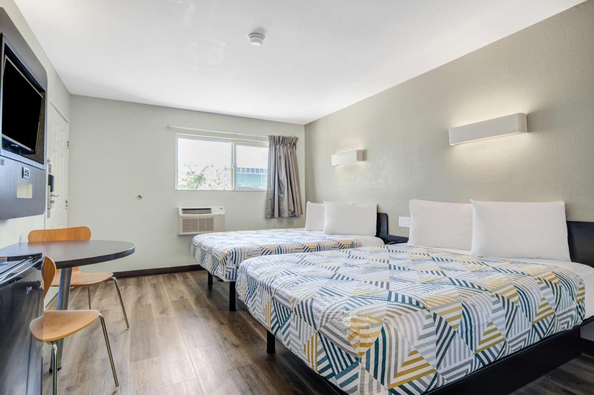 Hotel 6-san Jose, Ca - Airport 3*