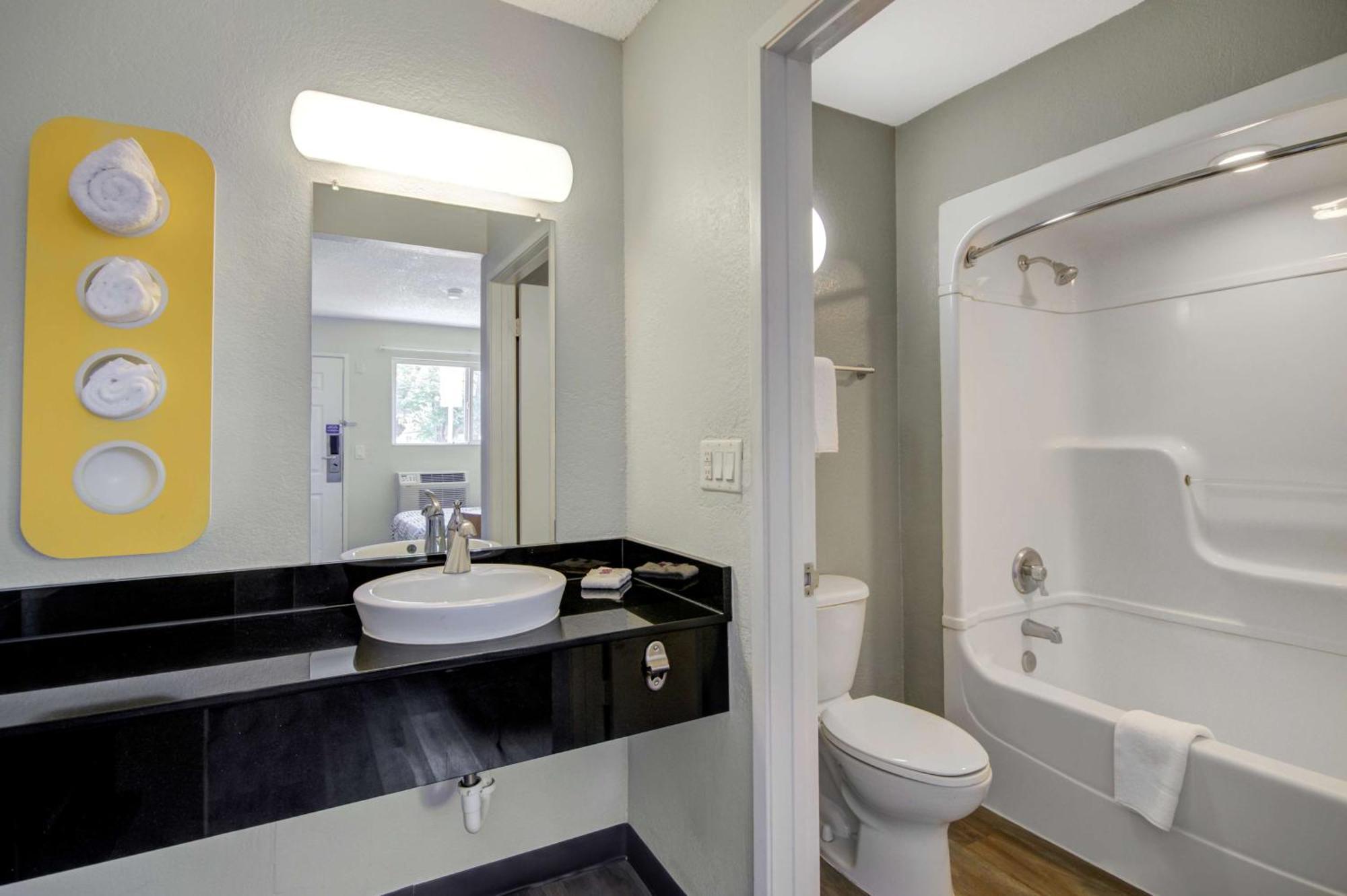 Hotel 6-san Jose, Ca - Airport 3*