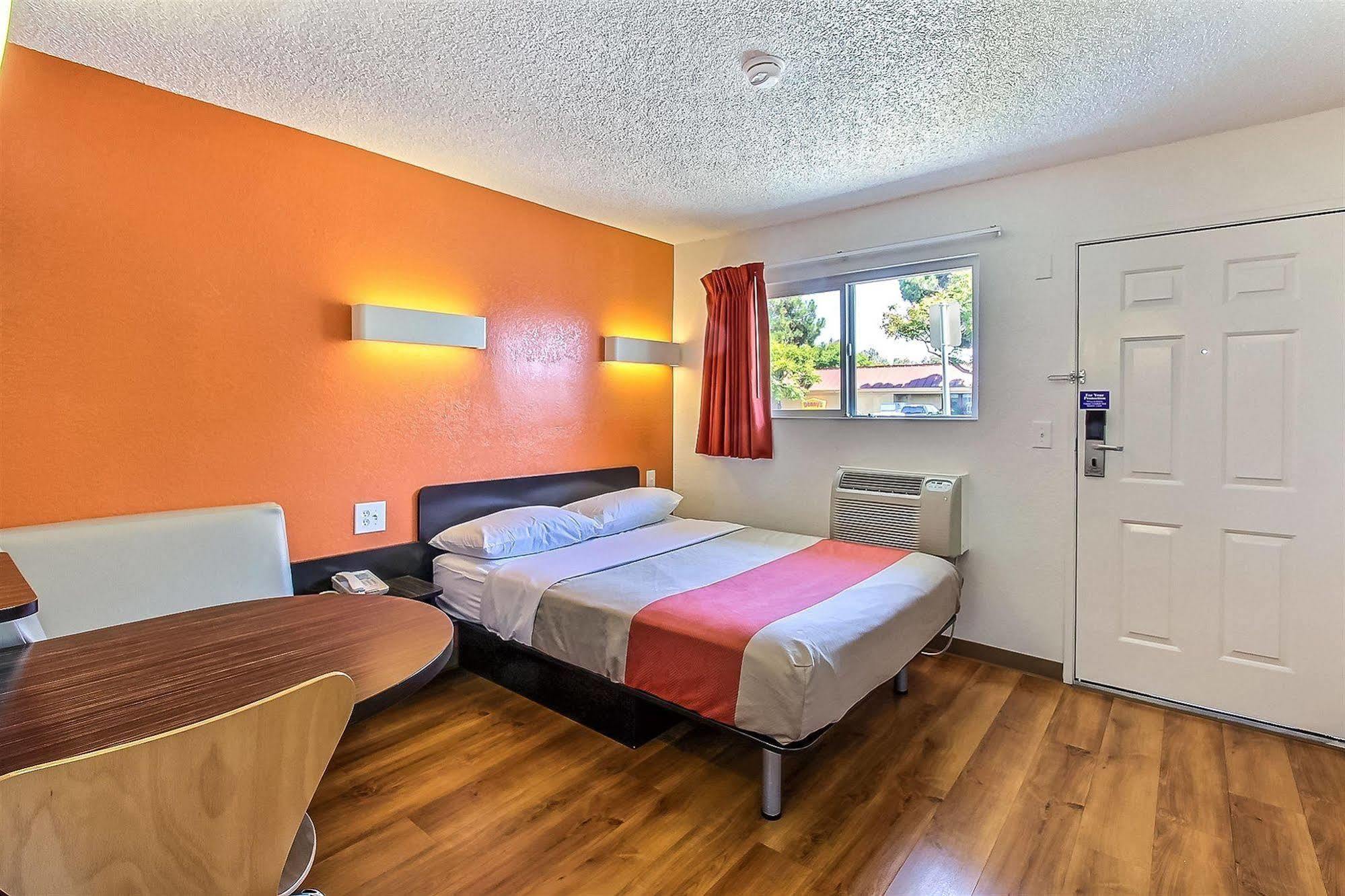 Hotel 6-san Jose, Ca - Airport 3*
